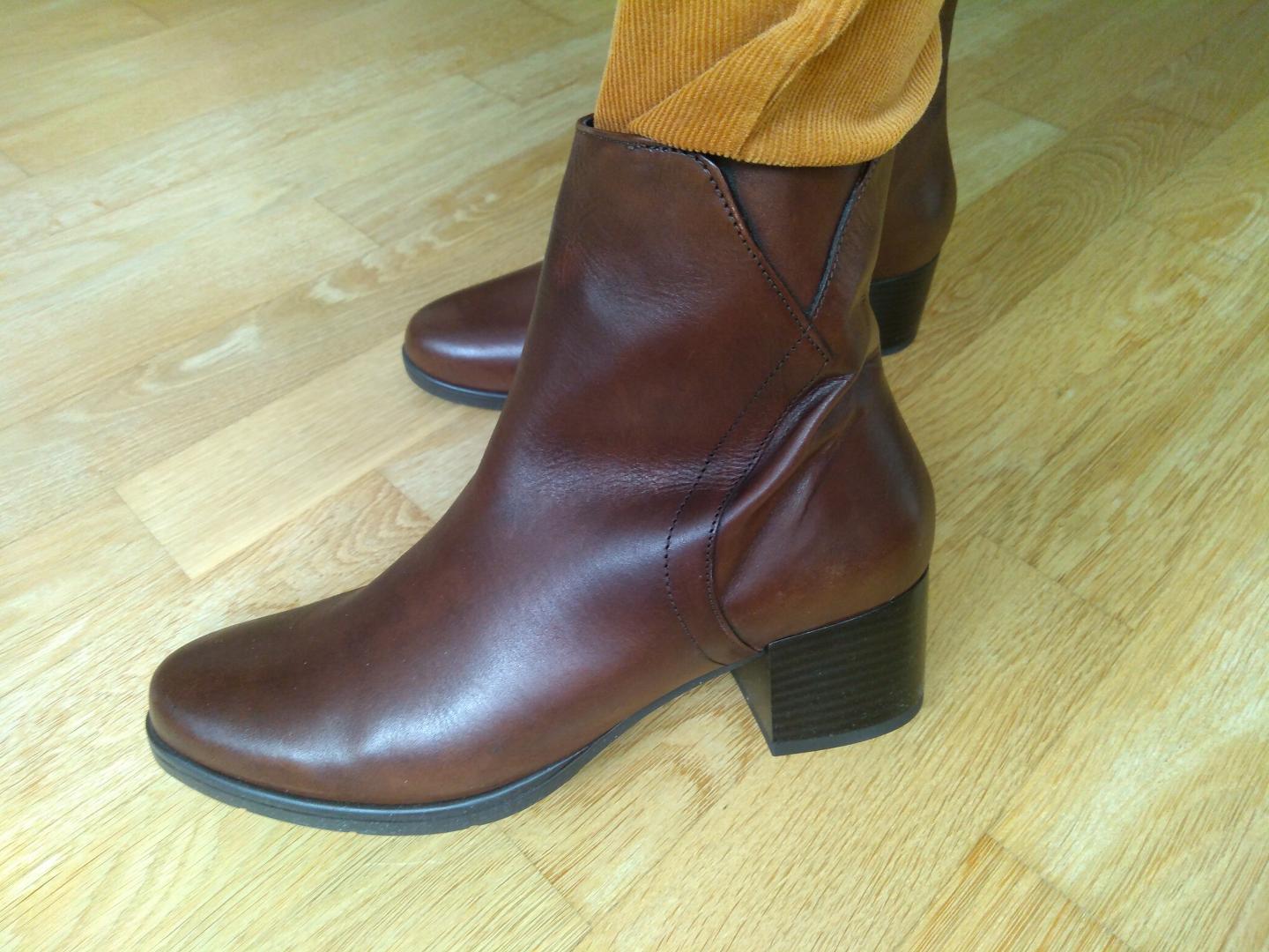 Отзыв на LORETTA BY LORETTA Ankle-Boots, Leder, Absatz 5 cm, bordeaux из Интернет-Магазина 