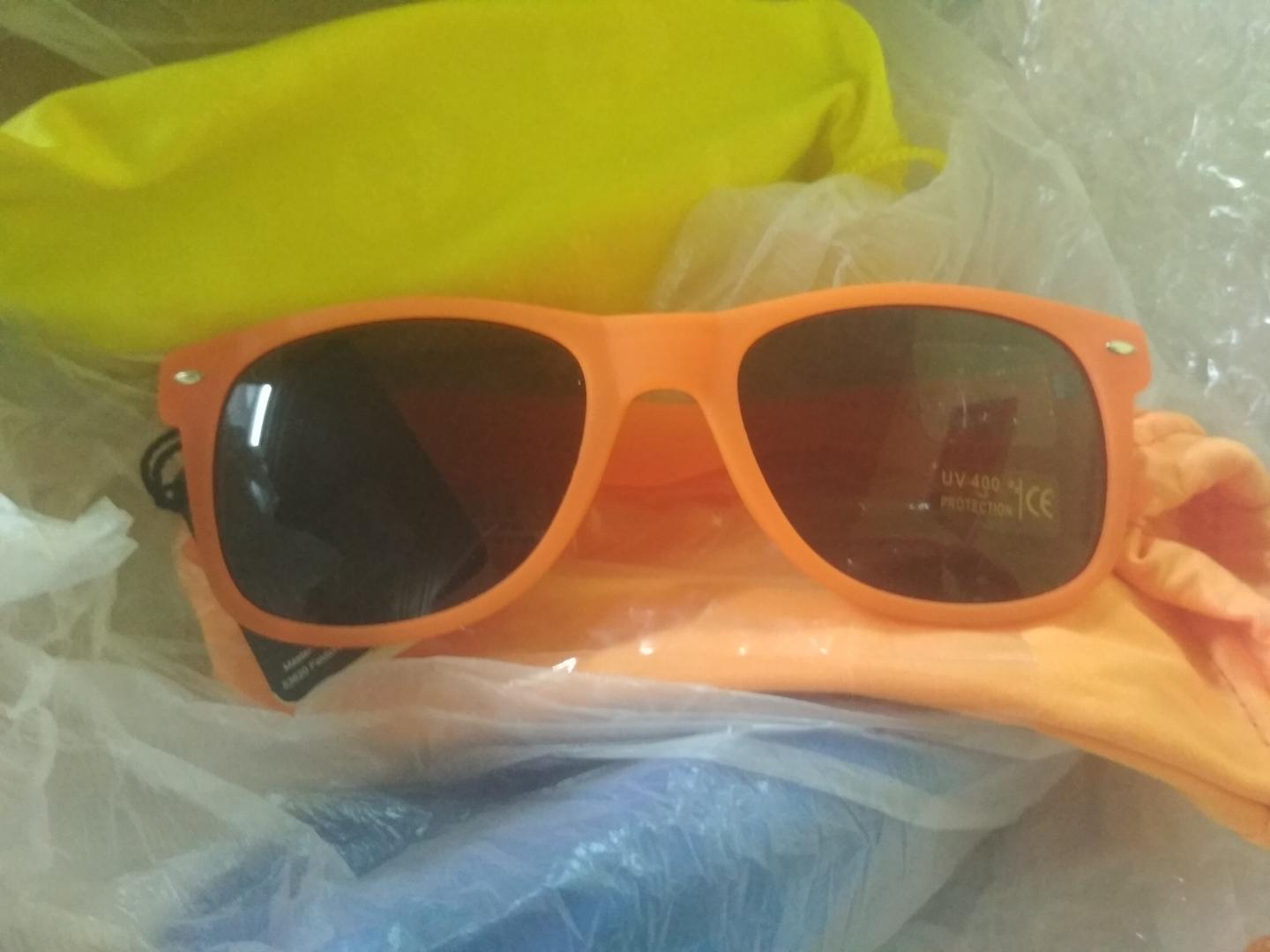 Отзыв на Модные солнцезащитные очки MasterDis с неоновой оранжевой оправой, светящиеся в темноте из Интернет-Магазина Outlet46