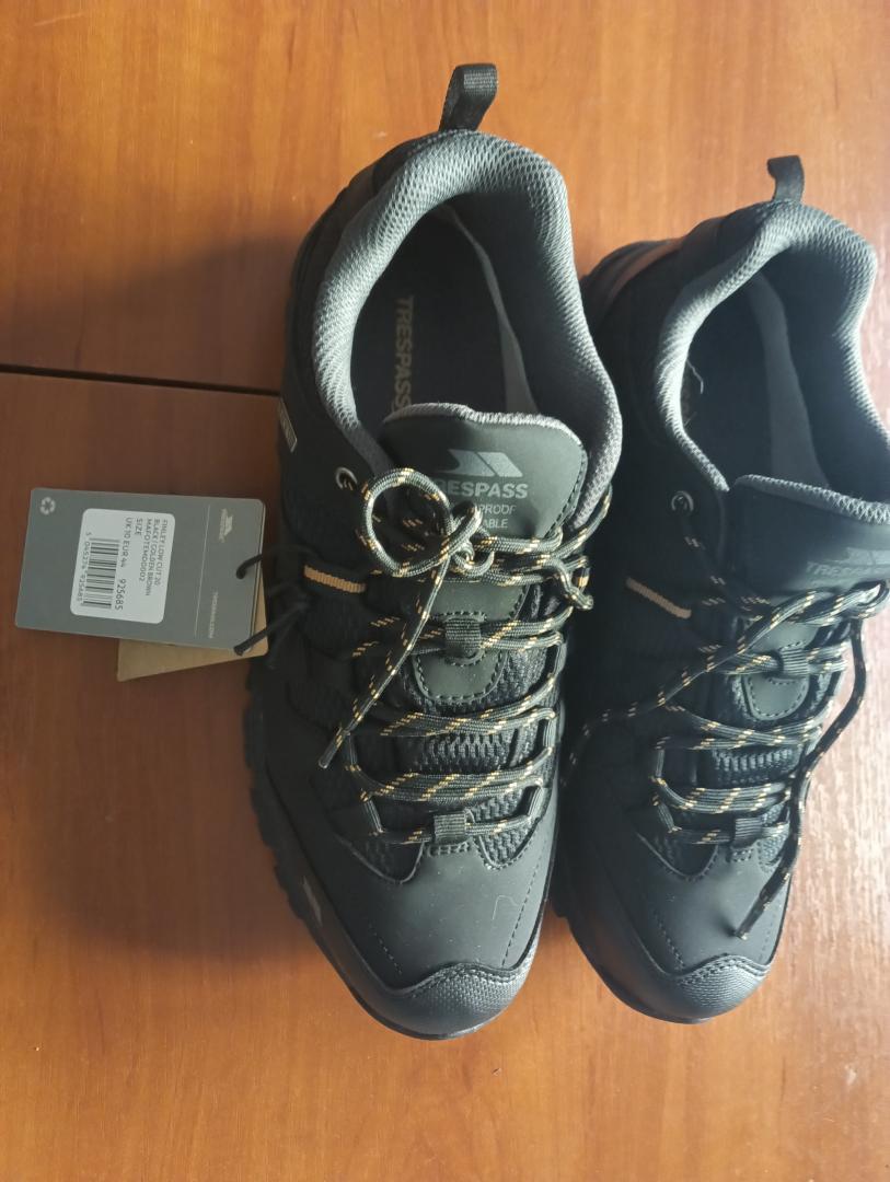 Отзыв на https://wTrespass-Herren-Finley-Low-Wasserdichte-Wanderschuhe-Schwarz из Интернет-Магазина MandM Direct