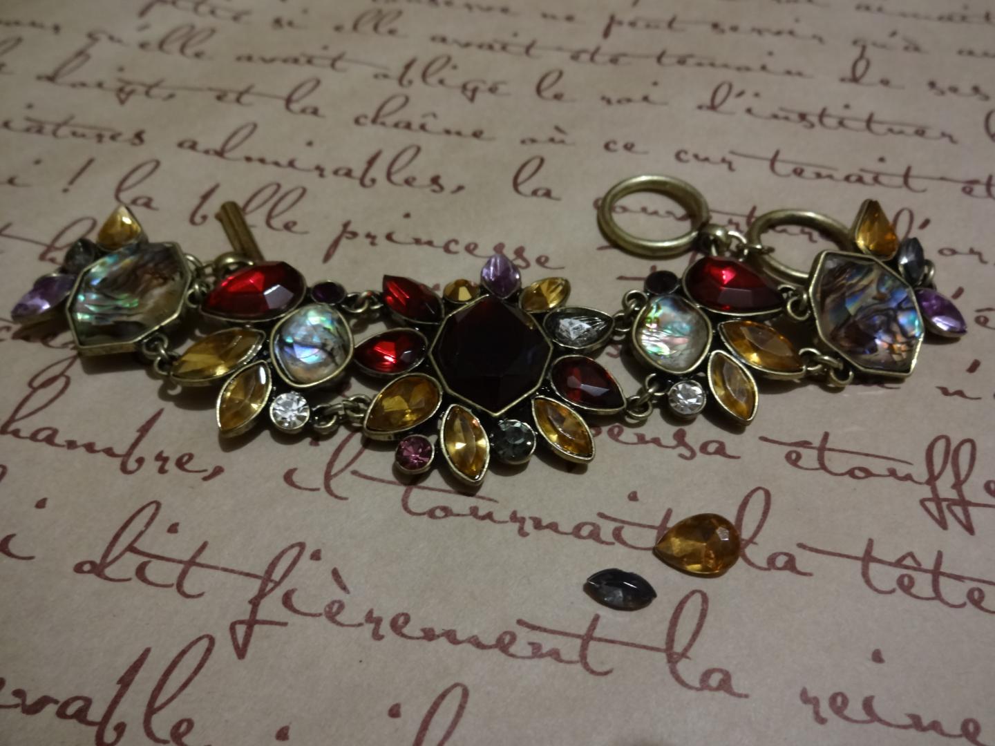 Отзыв на Noble Gemstone Embellished Flower Shape Women's Bracelet из Интернет-Магазина 